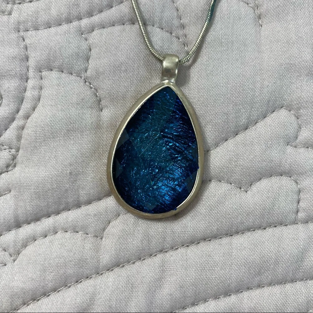 Blue necklace and earring pendant set. Costume jewelry. - Picture 2 of 4